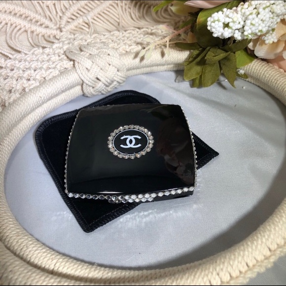 Chanel dual compact mirror with Swarovski - Picture 3 of 4